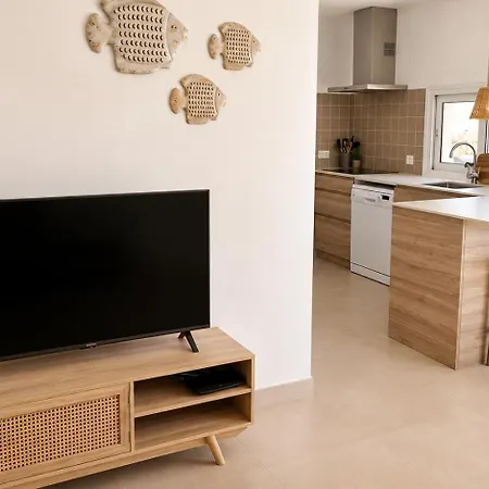 Hermosa Casa Con Piscina Cerca De La Playa De