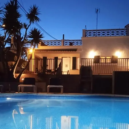 Hermosa Casa Con Piscina Cerca De La Playa De Feriehus *